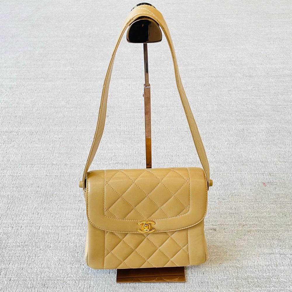SOLD - Chanel Vintage Diana Lambskin Shoulder Bag - Picture 3 of 16